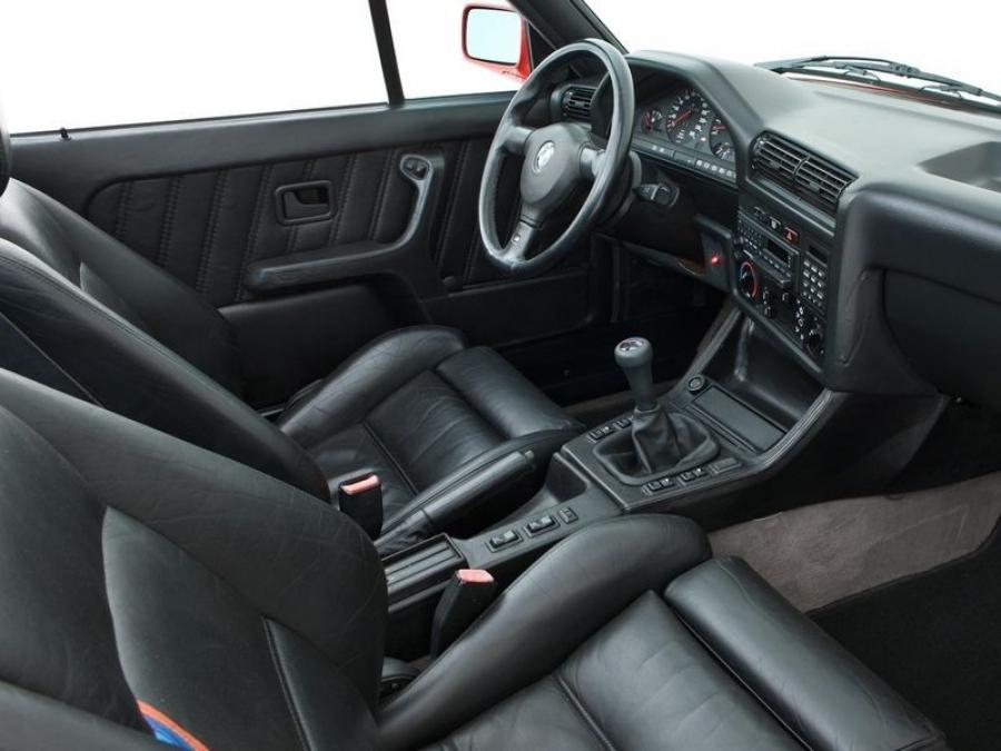 Интерьер BMW M3 Convertible (E30) 1988 года  (фото 29 из 42)